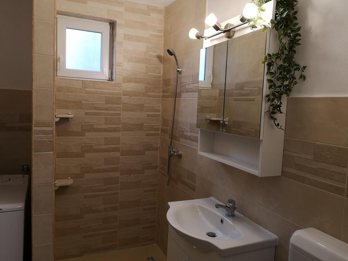 Cosy Elegant Apartment Cehu Silvaniei Exterior photo
